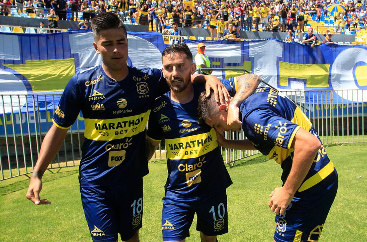 Jugadores de Everton se sometieron a test de chilenidad