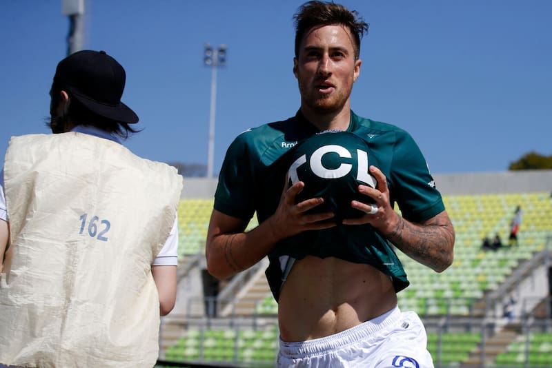 El defensor uruguayo reveló en En Cancha su fascinación por Chile. Foto: Agencia Aton.