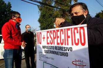 Transportistas escolares y colectiveros piden eliminar el impuesto específico a los combustibles