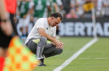 Atlético Mineiro destituyó al técnico que revivió a Eduardo Vargas