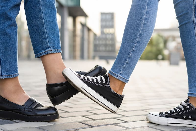 Con el uso cotidiano y el ajetreo de la vida diaria, el calzado tiende a ponerse de mal olor con el paso del tiempo.