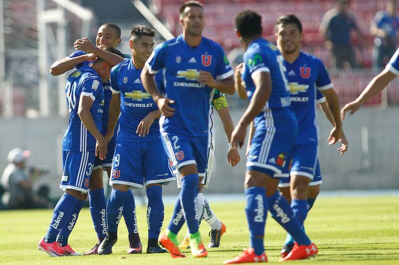 El jugador de Universidad de Chile, Yerko Leiva marca su gol contra Santiago Wanderers.