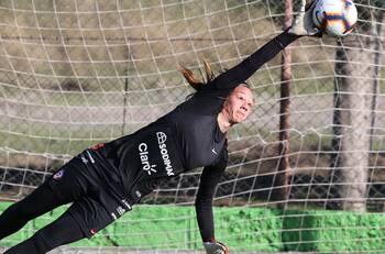 Christiane Endler adelantó lo que será la definición por el repechaje a los JJ.OO.