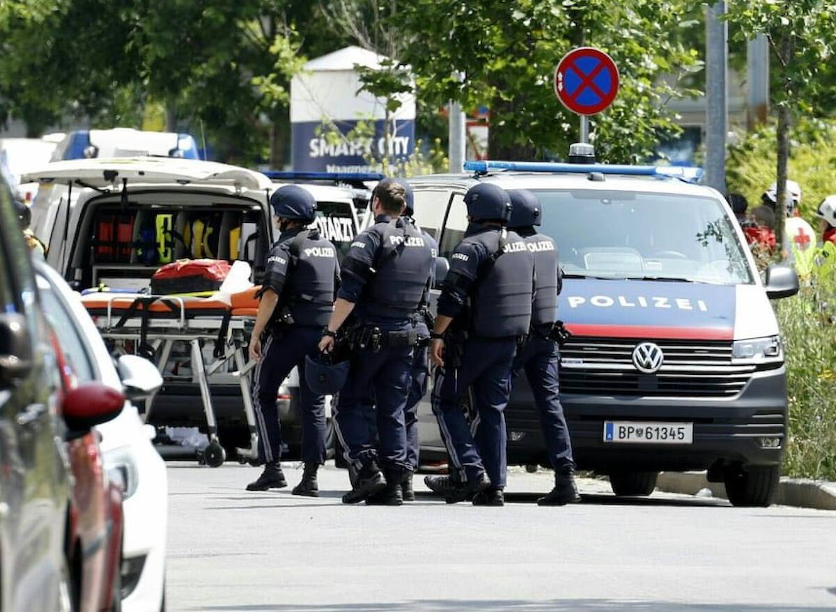 deja por el momento el tiroteo al interior de una escuela en Austria.