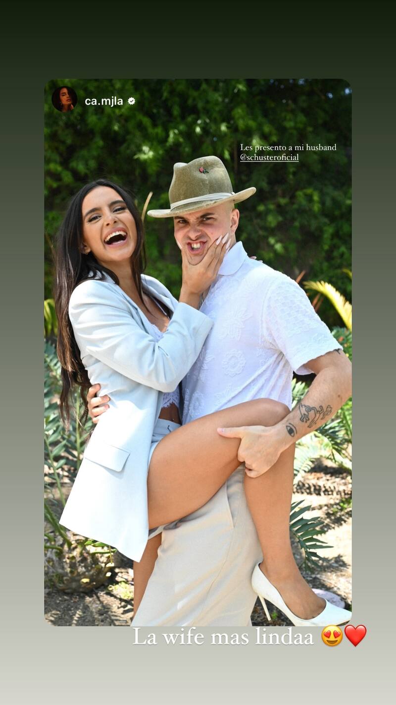 Augusto Schuster respondiendo a su ahora esposa en redes sociales tras subir el único registro de su casamiento