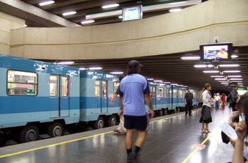Metro de Santiago adelanta horario de operaciones en Línea 1 para este domingo 2 de noviembre