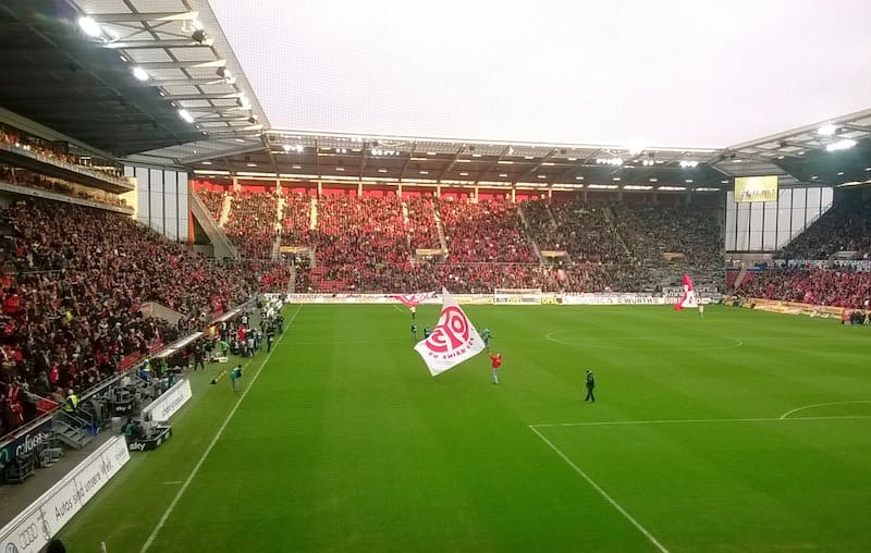 es utilizado por el Mainz 05 de la Bundesliga alemana.