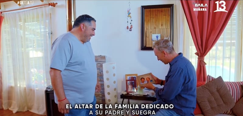 El especial altar de su padre y suegra / Canal 13