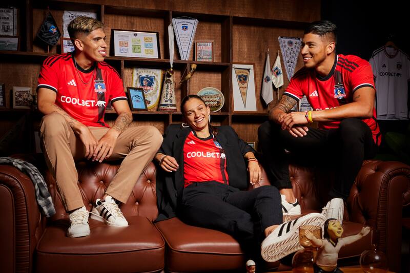 Colo Colo presentó su segundo uniforme para la temporada 2023.