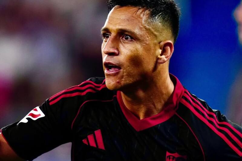 Podría volver de su lesión antes de lo esperado. Foto: @sevillafc