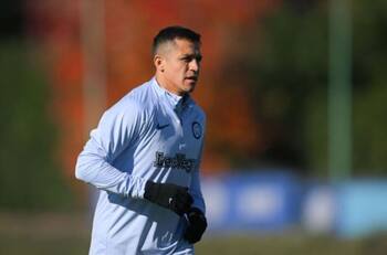 Los petrodólares vuelven a la carga por Alexis Sánchez y en Italia aseguran que ya tienen listo su reemplazo