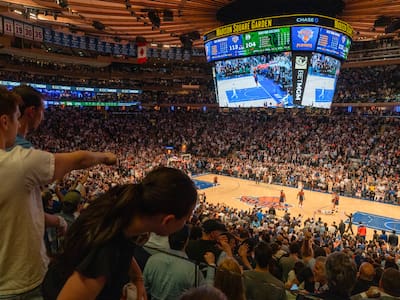 Playoffs NBA: Timberwolves y Knicks quedaron a una victoria de avanzar a las finales de conferencia