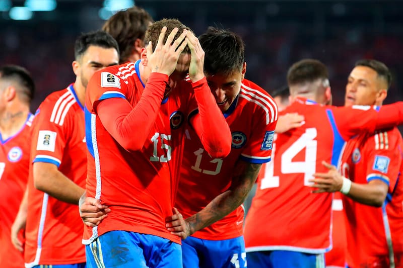 nuevamente es duda en La Roja por lesión. Foto: Aton.