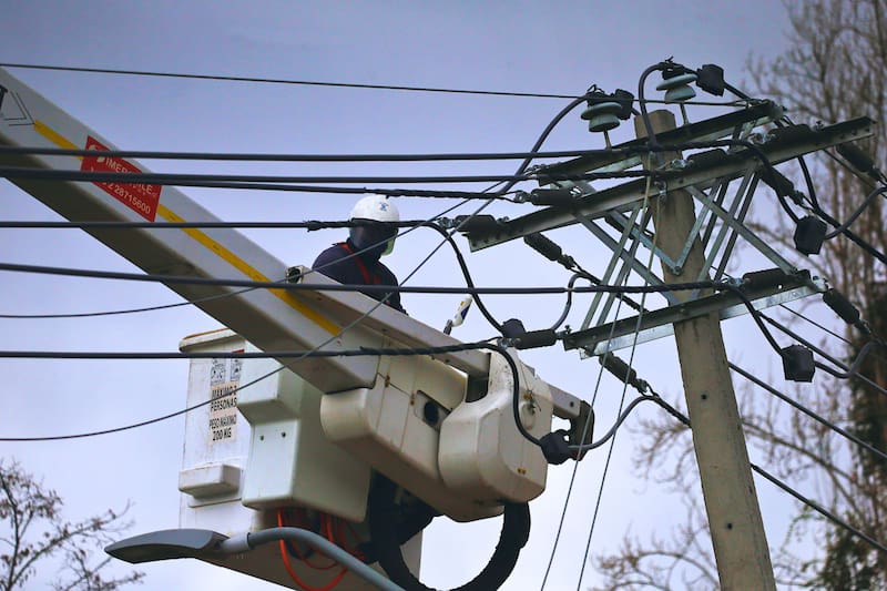 Serán 6 comunas las afectadas en el servicio eléctrico este domingo. Créditos: Aton Chile.
