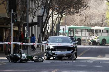 Carabinero resultó grave tras accidente en persecución en Américo Vespucio