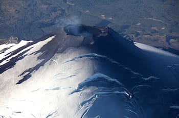 558 sismos: Volcán Villarrica mantiene expectante a las autoridades y sigue la “alerta naranja”