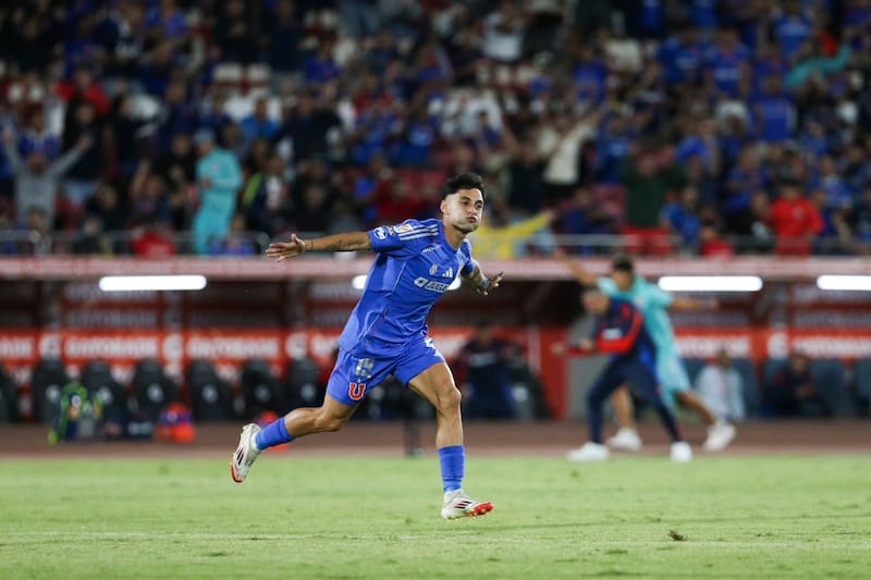 El volante está de regreso en la U. Foto: @udechile.