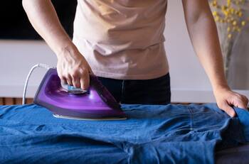 Ni bicarbonato ni limón: esta es la forma en la que eliminarás todo el sarro de tu plancha de ropa