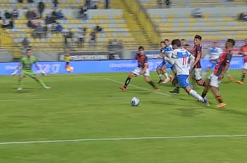 La polémica del día: el agónico penal de Yonathan Andía que inició la remontada de la UC