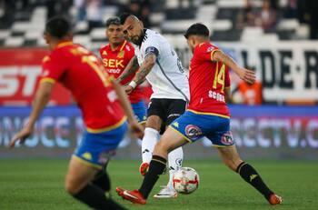 Inesperado: el nuevo rol que Arturo Vidal mostró en Colo Colo ante Unión Española