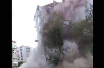 El impresionante vídeo que muestra como se desplomó un edificio por fuerte terremoto en Turquía