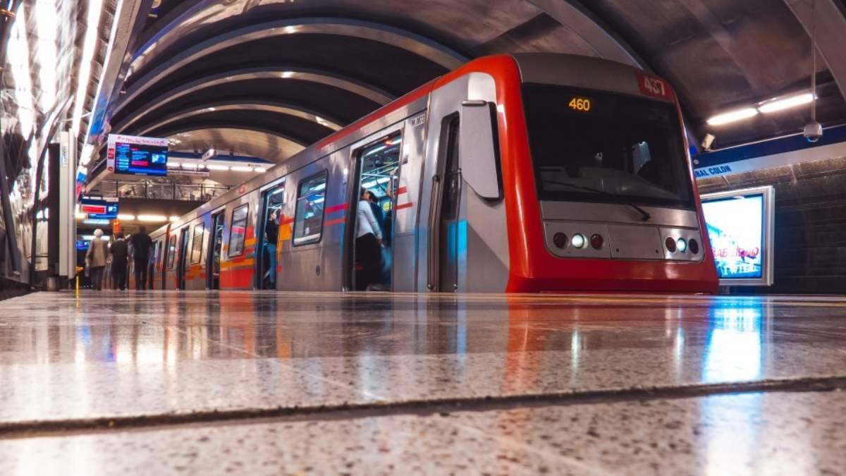 Metro de Santiago anunció la reapertura de Baquedano y Cardenal Caro a seis meses del Estallido Social