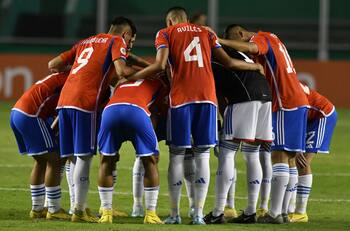 “Buena suerte”: degradan a jugador chileno en Europa y lo mandan a préstamo por un mes a Sexta División