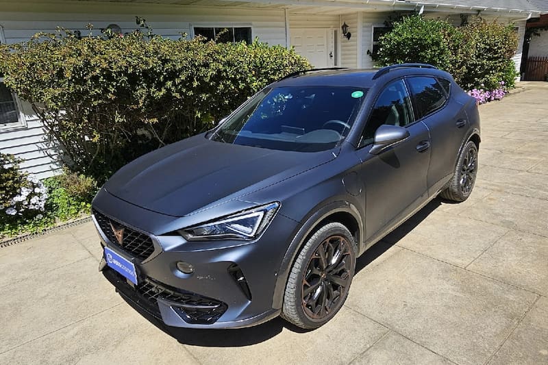 La versión híbrida enchufable del SUV español una apuesta eficiente y con toques deportivos.