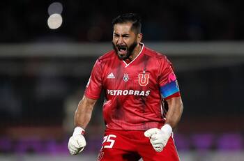 Afirman que Johnny Herrera rechazó homenaje de la 'U' en partido ante Everton