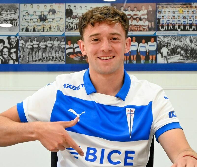 firmó su contrato profesional.