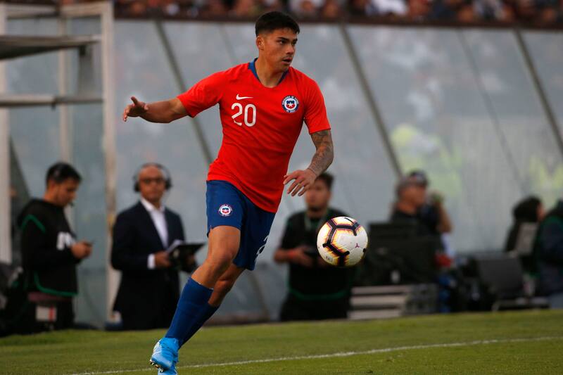 Alex Ibacache es bien recibido por los hinchas.
Andres Pina/Photosport