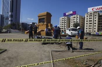 Se fue la estatua, pero llegó una reja perimetral a la base de Plaza Baquedano