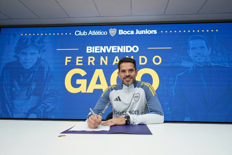 dio su primera conferencia de prensa como entrenador de Boca Juniors. (@BocaJrsOficial)