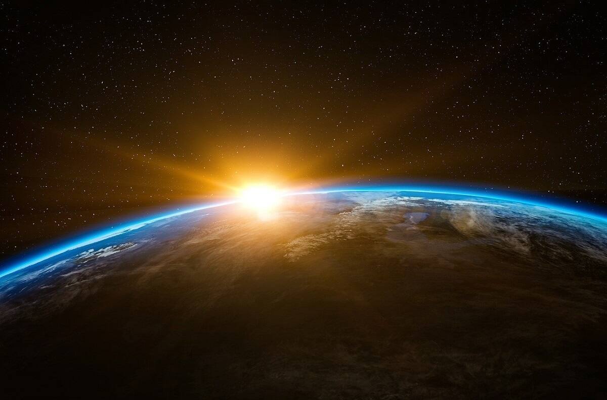 VIDEO | ¿Ovni o satélite?: Captan extraña luz surcando el cielo nocturno en Talca