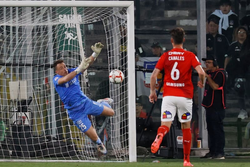 volvió a ser titular en la Universidad Católica. Foto: Agencia Aton.