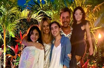 En una popular tradición norteamericana: El especial momento que compartió Douglas con su hija menor