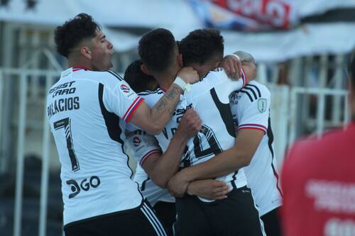 Los jugadores de Colo Colo festejando un gol (Foto: Photosport)