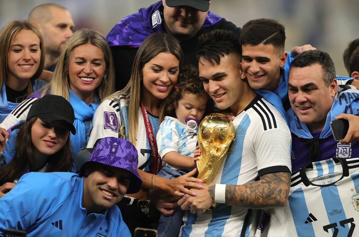 FOTO: Un campeón con Colo Colo la rompe en Instagram posando con el campeón mundial, Lautaro Martínez