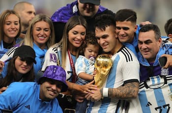 FOTO: Un campeón con Colo Colo la rompe en Instagram posando con el campeón mundial, Lautaro Martínez