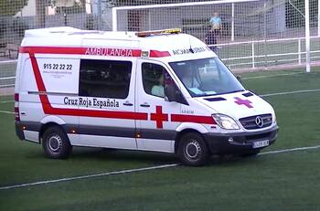 Juez de línea fue hospitalizado tras recibir fuerte pelotazo