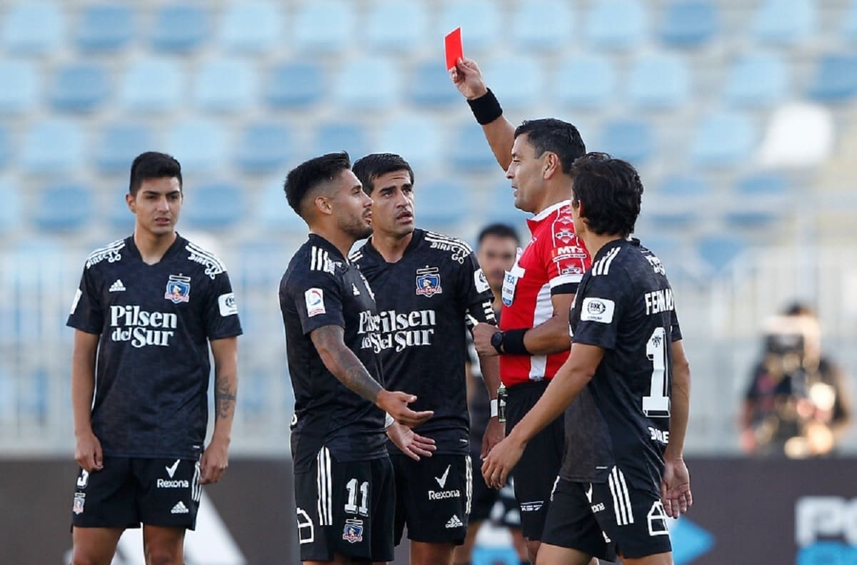 Aún no se salvan: Colo Colo lo ganaba hasta los 90+5' pero O'Higgins lo empató desde los doce pasos