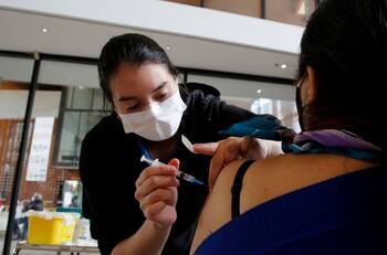 Calendario vacunación vocales de mesa: Revisa fechas y grupos de inoculación para la próxima semana