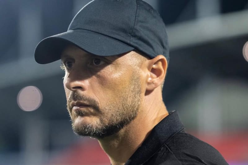 El entrenador griego tiene conversaciones avanzadas para ser el nuevo DT de General Velásquez. Foto: Herrera FC en Instagram.