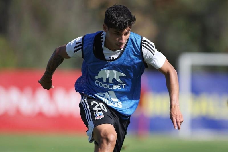 En Colo Colo no quieren dejar escapar a Alexander Oroz.