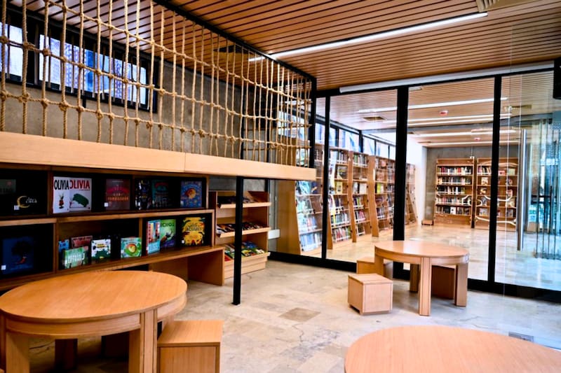 El lugar ofrece acceso gratuito y cuenta con wifi para estudiar o trabajar. Créditos: Municipalidad de Providencia.