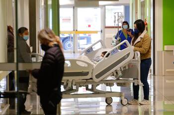 Hombre muere tras negársele atención en Cesfam: “Es la segunda vez que nos pasa con un familiar”