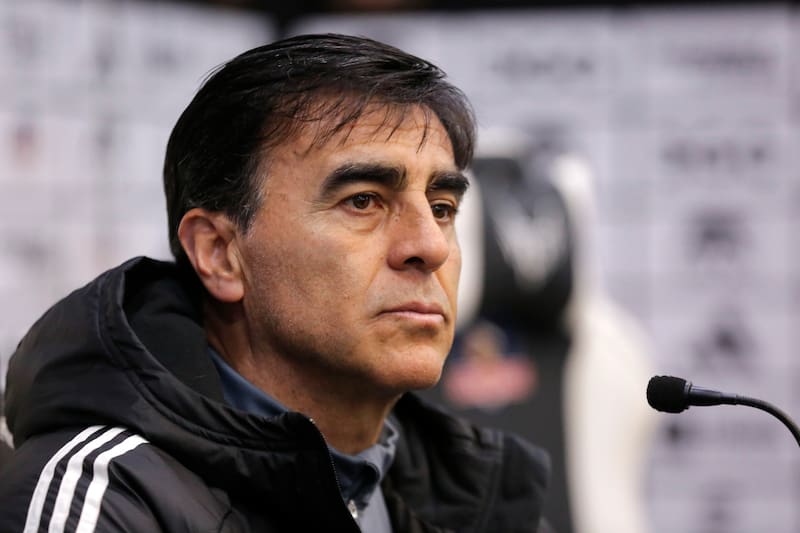 El director técnico de Colo Colo realizó una jugada promesa. (Foto: Agencia Aton)