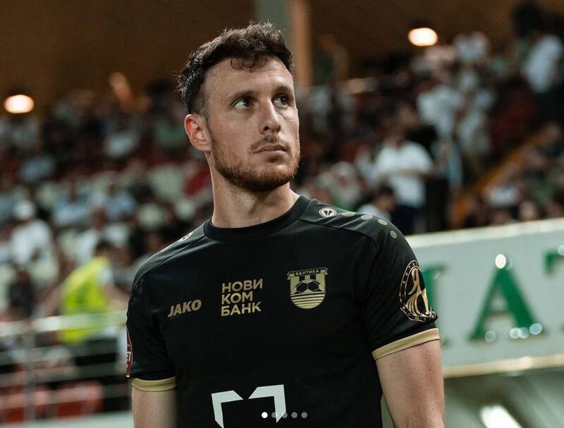 Ángelo Henríquez con la camiseta del Baltika.