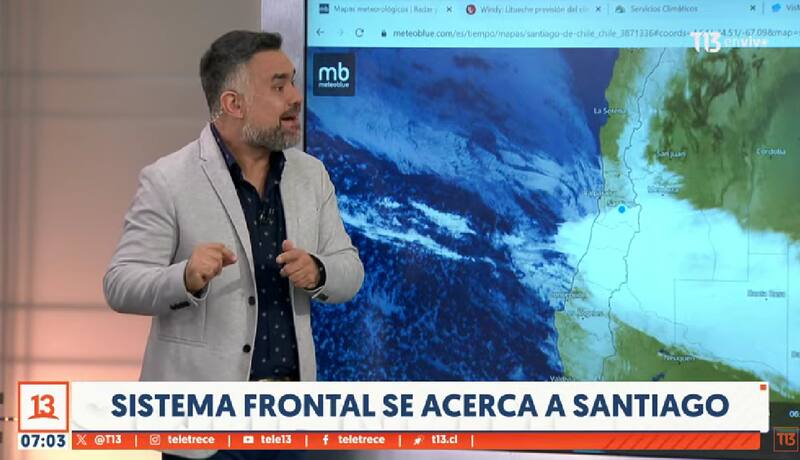 El meteorólogo pronosticó lluvia y nieve para la Región Metropolitana.