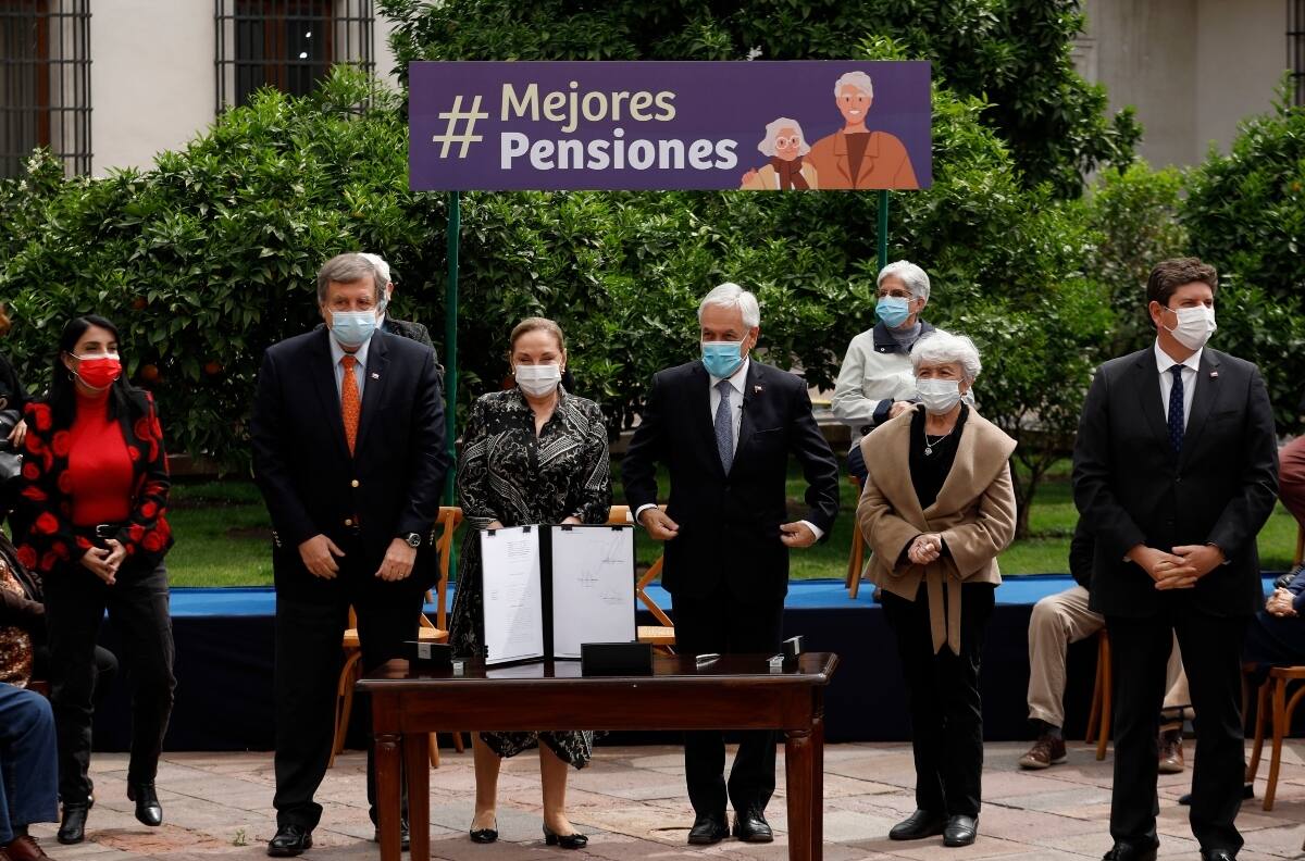Ley Corta de Pensiones: Piñera firmó el proyecto y lo envió al Congreso con discusión inmediata